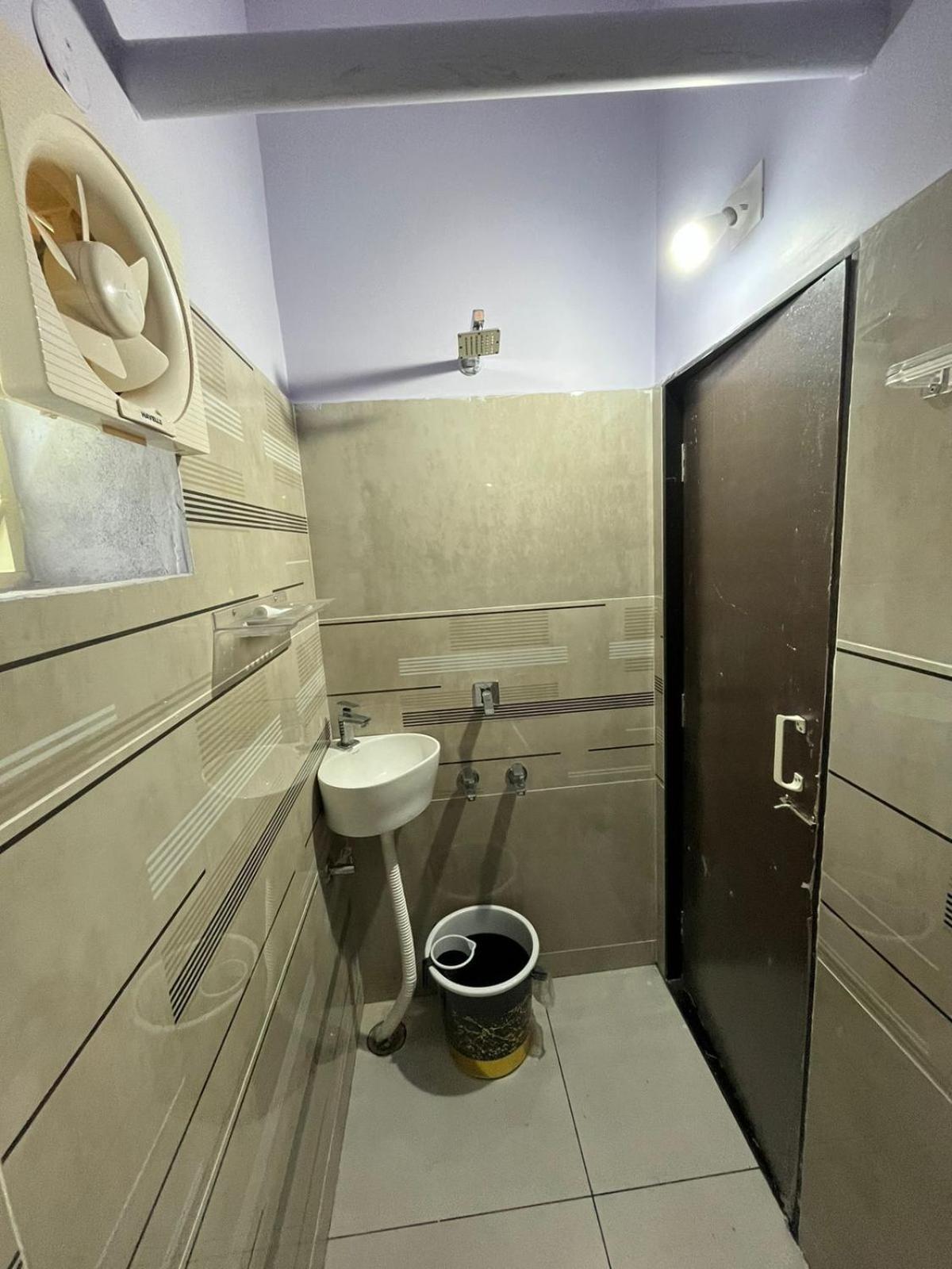 Sri Datta Kukkuteswara Nilayam Pithapuram Exteriör bild